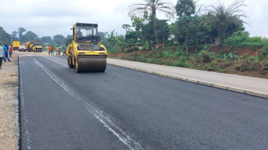 Pénétrante Nord de Yaoundé : une planche d’essai pour la couche de revêtement réalisée